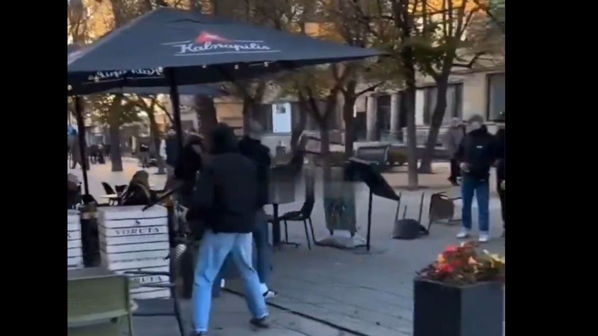 Twitter / hooliganscz1999 / Bójka przed meczem Litwy z Polską