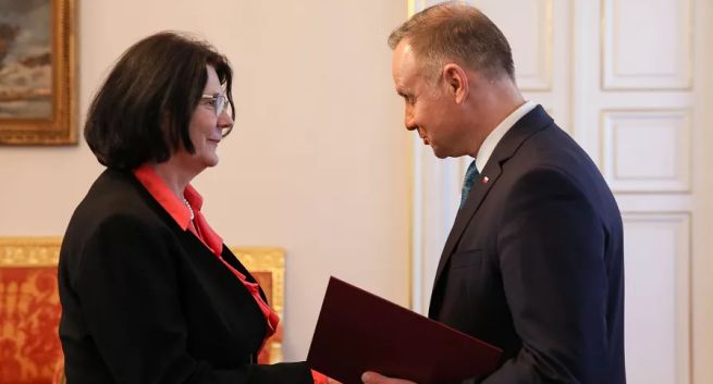 Członkini KRRiT ostrzega przed mediami społecznościowymi. „Narcystyczne schorzenie”