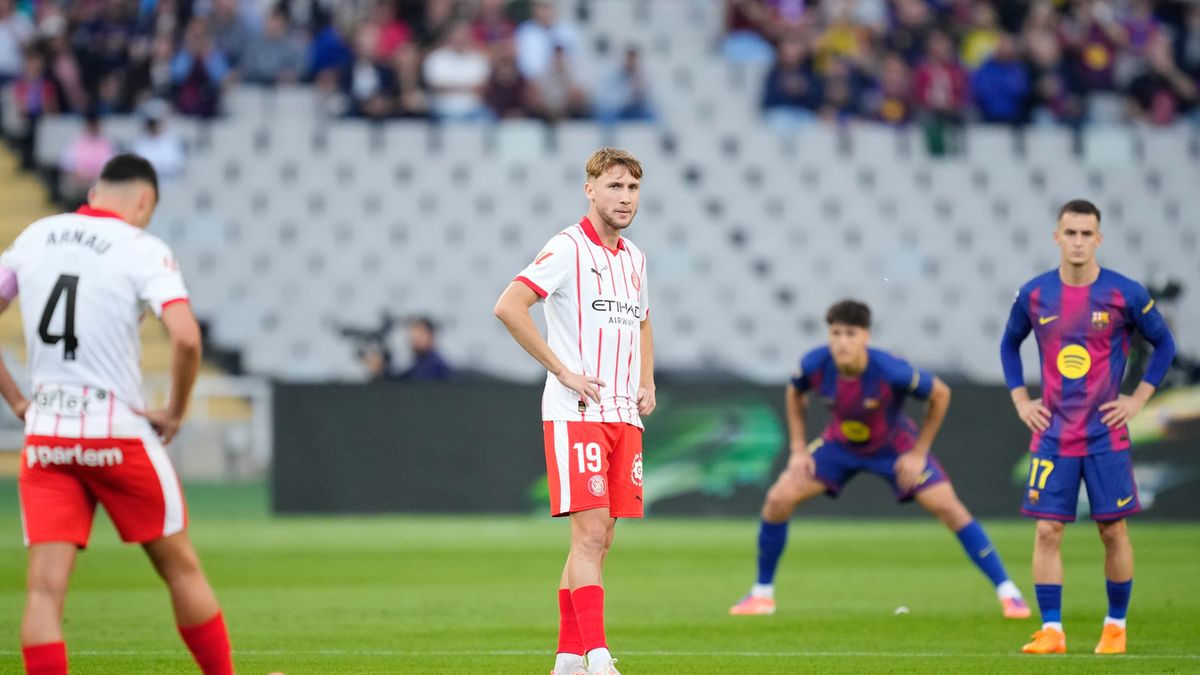 Getty Images / Jose Breton/Pics Action/NurPhoto / Na zdjęciu: piłkarze Girony i Barcelony