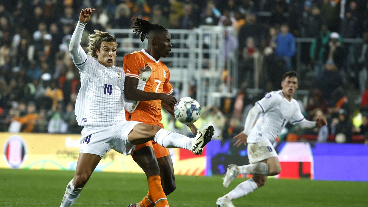 PAP/EPA / Yoan Valat / Na zdjęciu: mecz Urugwaj - Wybrzeże Kości Słoniowej