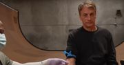 Deskorolka z DNA? Tony Hawk pomalował je własną krwią