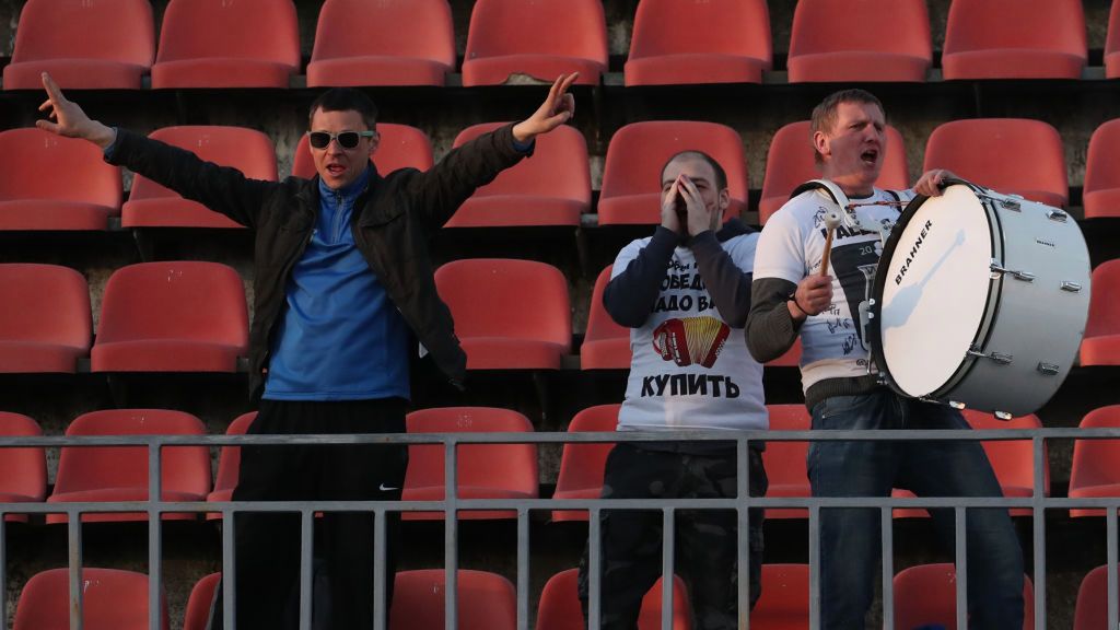 Zdjęcie okładkowe artykułu: Getty Images / Natalia Fedosenko/TASS / Na zdjęciu: kibice na meczu ligi białoruskiej