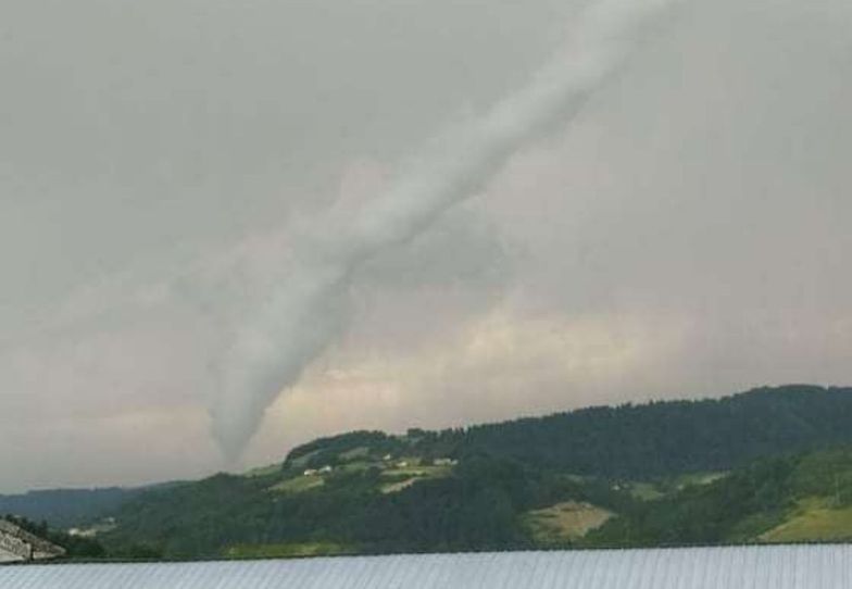 Siała zniszczenie. Gigantyczna trąba powietrzna w Nowym ...