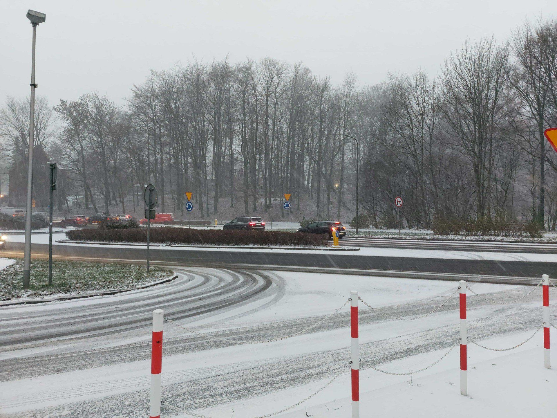 Poniedzakowy poranek przywita nas intensynymi opadami niegu.
