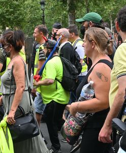 Manifestacje we Francji przeciwko paszportom sanitarnym. Policja użyła gazu łzawiącego