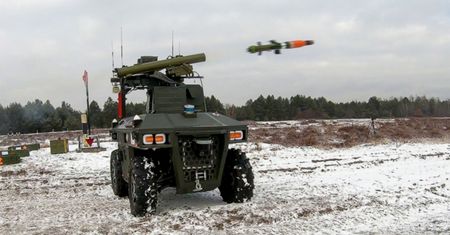 Polski robot bojowy Perun strzela pociskami przeciwpancernymi Pirat