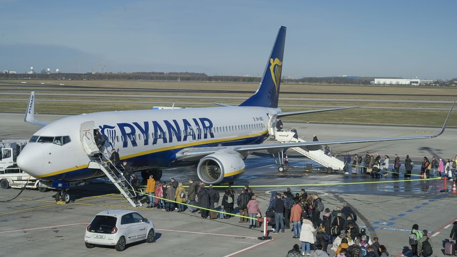 Ryanair aircraft, passengers, boarding, runway, BER airport, Berlin-Brandenburg, Germany. (Photo by: Bildagentur-online/Schoening/Universal Images Group via Getty Images)
