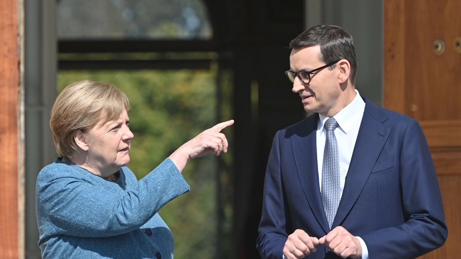 Kanclerz Merkel w Polsce. Niemieckie media o "afroncie prezydenta Dudy". Na zdjęciu Angela Merkel i Mateusz Morawiecki podczas sobotniego spotkania w Warszawie 