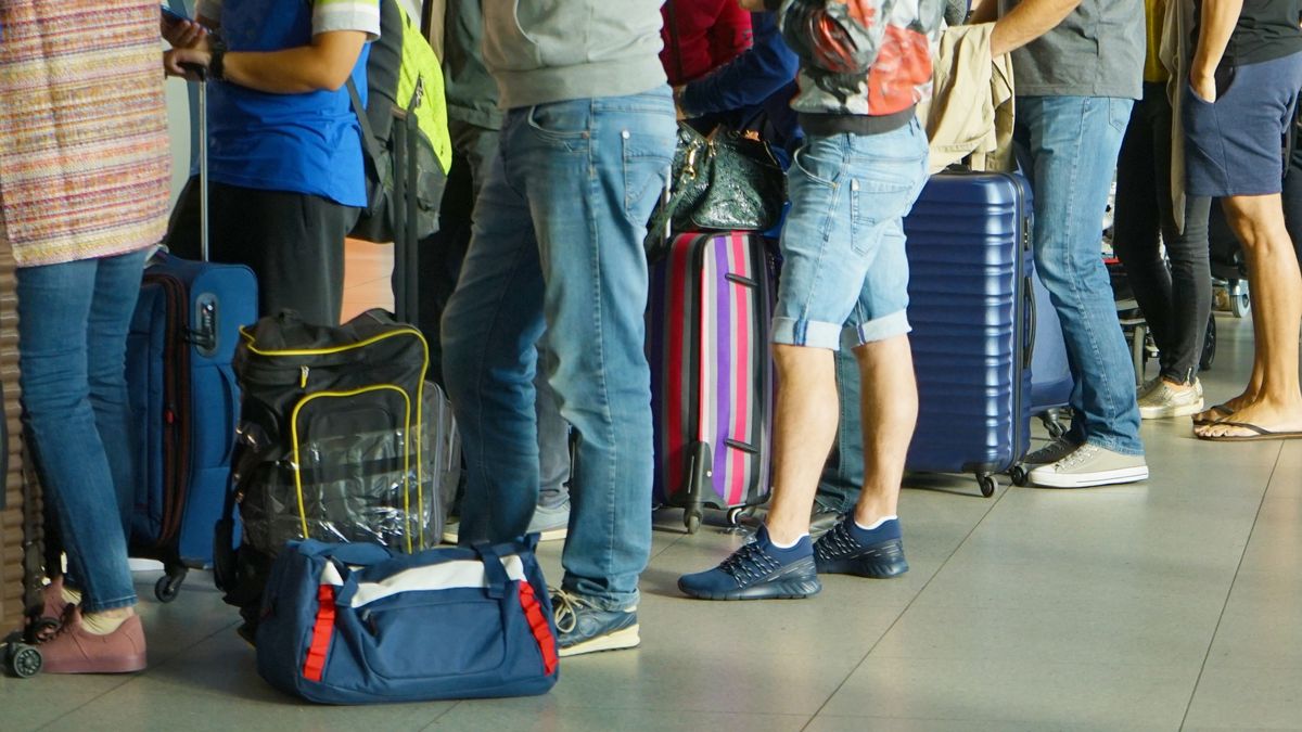 Mężczyźni pobili się przy okienku check-in