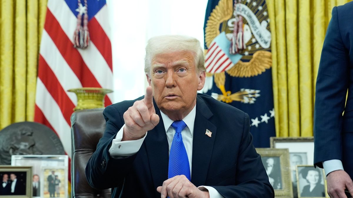 US President Donald Trump delivers remarks from the Oval Office of the White House in Washington, DC, USA, 21 March 2025. Secretary Hegseth joined President Trump to announce a defense program, which includes Boeing developing the F-47 next-generation fighter jet for the US Air Force. EPA/YURI GRIPAS / POOL Dostawca: PAP/EPA.
