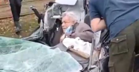 Czołg zmiażdżył cywilne auto. Dramatyczne nagranie