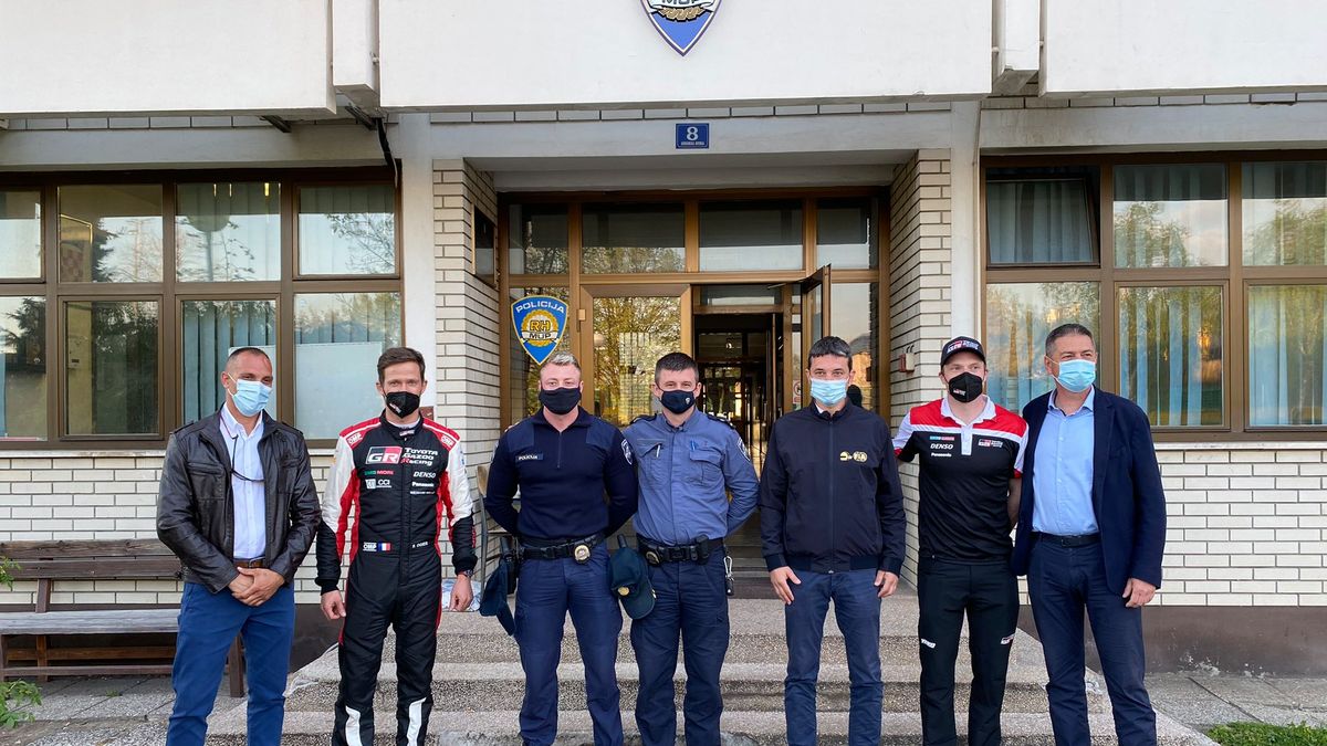 Zdjęcie okładkowe artykułu: Twitter / Sebastien Ogier / Na zdjęciu: Sebastien Ogier z chorwackimi policjantami