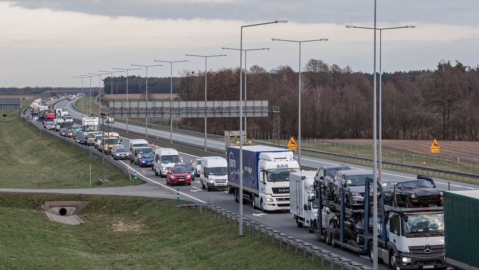 Korki po dwóch wypadkach na jezdni autostardy A2 w stronę Warszawy