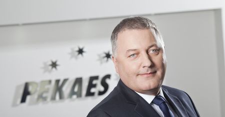 Pekaes z nowym współpracownikiem na Wyspach