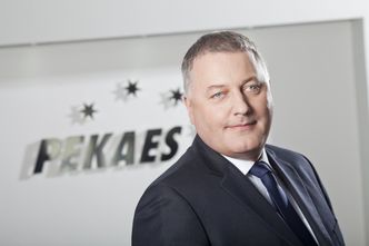 Pekaes z nowym współpracownikiem na Wyspach