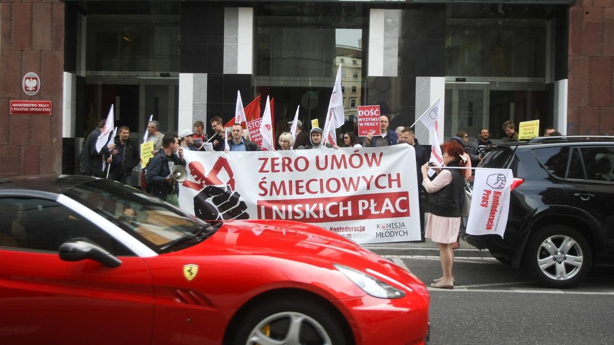 Protest Prekariatu, czyli osob pracujacych na niskoplatnych umowach i śmieciowkach, 2015 r.