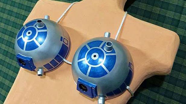 WTF dnia: fantastyczny stanik w stylu R2-D2. Tak, świeci i wydaje dźwięki! [wideo] 1