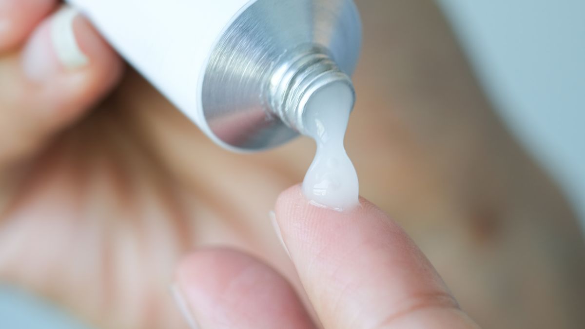 Ponieważ kamfora ma właściwości rozgrzewające, zawierają ją różne maści i kremy.