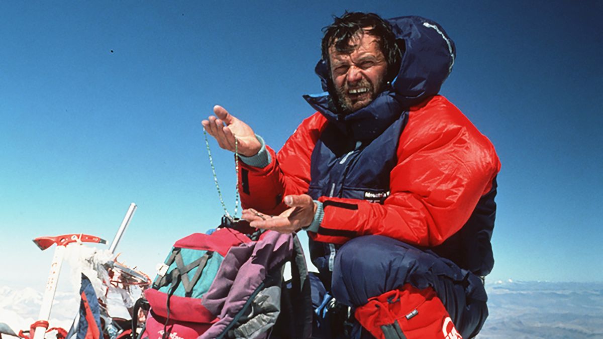 Maciej Berbeka na szczycie Mount Everestu (fot archiwum rodzinne Berbeków)