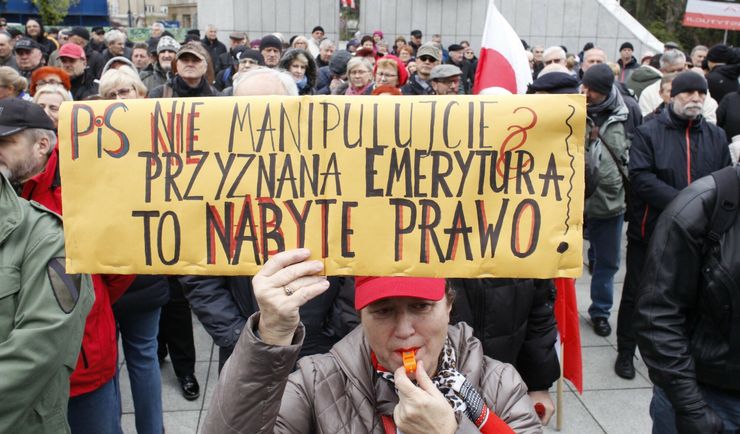 Ustawa dezubekizacyjna elementem "dealu" Lewicy z PiS? "Kluczowa rola TK"