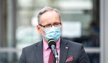 Minister Niedzielski: Średnia zakażeń niższa niż przed III falą