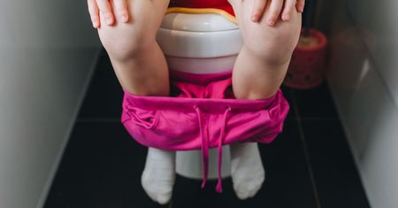 Do której toalety tata z córką? Rodzice zabrali głos