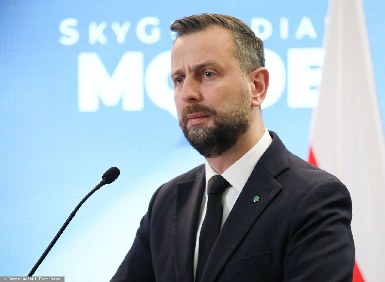Flagi UPA na Rosomakach? Szef MON pisze o prowokacji