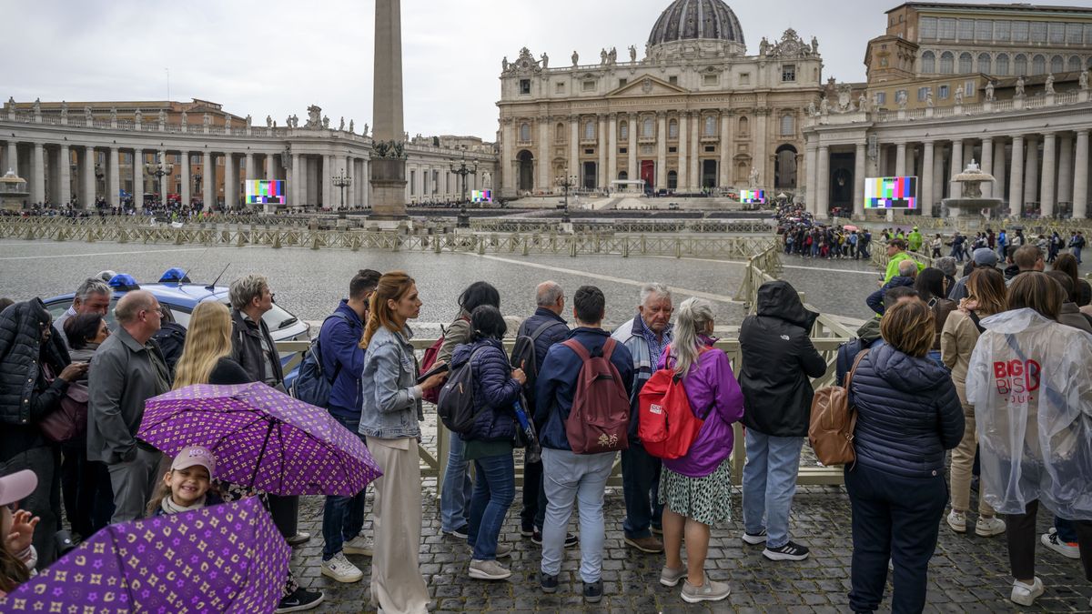 VATICAN CITY, VATICAN - APRIL 24: Faithful join a long line into St Peter's Square to view the body of Pope Francis laying in state inside St Peter's Basilica, on April 24, 2025 in Vatican City, Vatican. On the fourth day since his death was announced by the Vatican, the body of Pope Francis lies in state in a simple wooden coffin at the Basilica St Peter. His funeral will be held on Saturday, 26th April 2025. (Photo by Antonio Masiello/Getty Images)