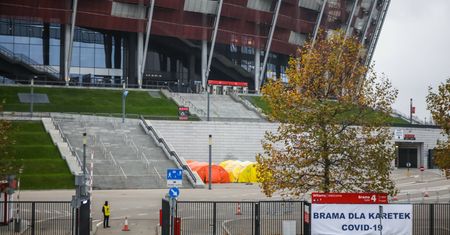 Koronawirus. Zarząd Szpitala Narodowego tylko w listopadzie miał zarobić prawie 400 tys. złotych