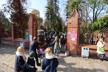 Wrocław: Na cmentarzu Grabiszyńskim tłumy. Jak z dojazdem?