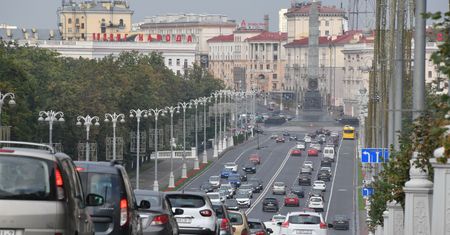 Mińsk pełen migrantów. Koczują nawet na placach zabaw