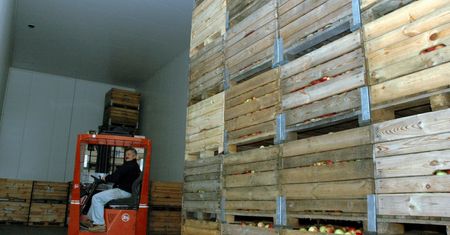 Drogie owoce i warzywa - później mogą być jeszcze droższe. O 50 proc. podrożały skrzyniopalety