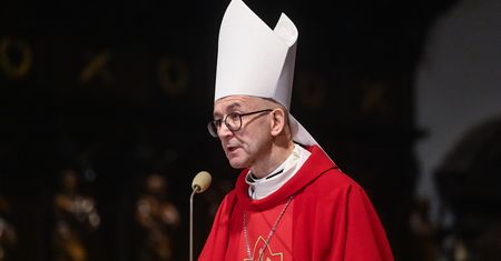 Kontrowersje wokół lekcji religii w szkołach. Abp Galbas mówi o "ludzkiej przyzwoitości"