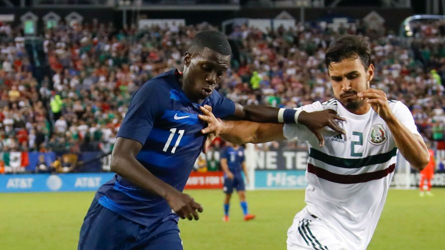 Getty Images / Frederick Breedon / Na zdjęciu od lewej: Timothy Weah i Oswaldo Alanis 