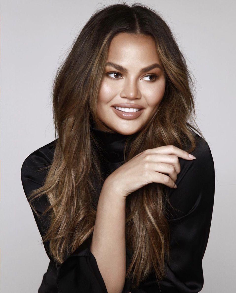 Chrissy Teigen zmniejsza piersi