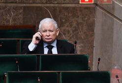 Kaczyński usiadł gdzie indziej niż zwykle. Są zdjęcia