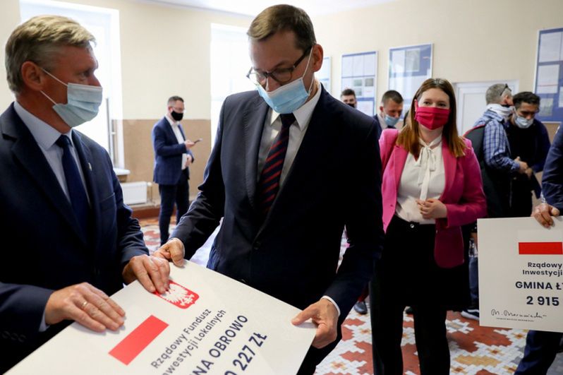 Mateusz Morawiecki dotrzymał słowa. Ruszyła lawina milionowych wypłat