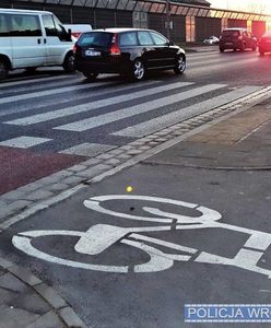 Wrocław. Potrącenie rowerzysty na ul. Karkonoskiej. Trafił do szpitala