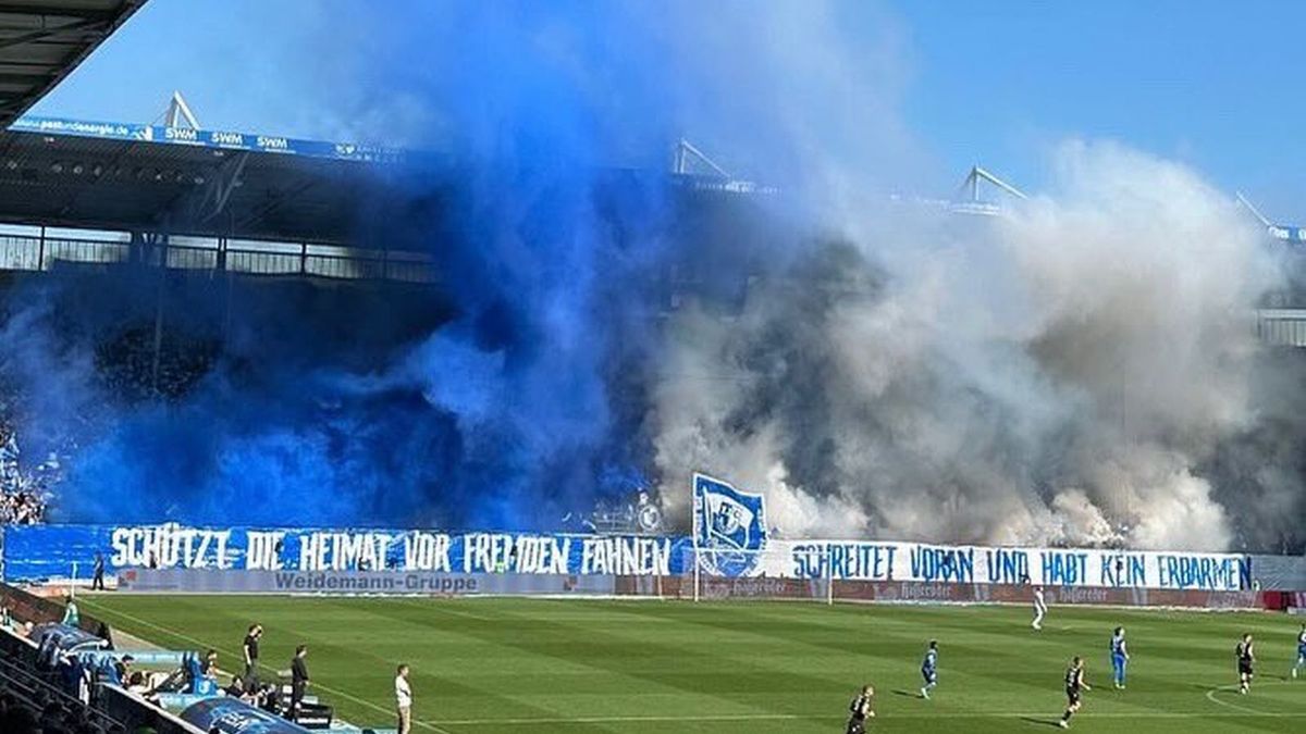 fussballmafiade / Na zdjęciu: oprawa kibiców z Magdeburga