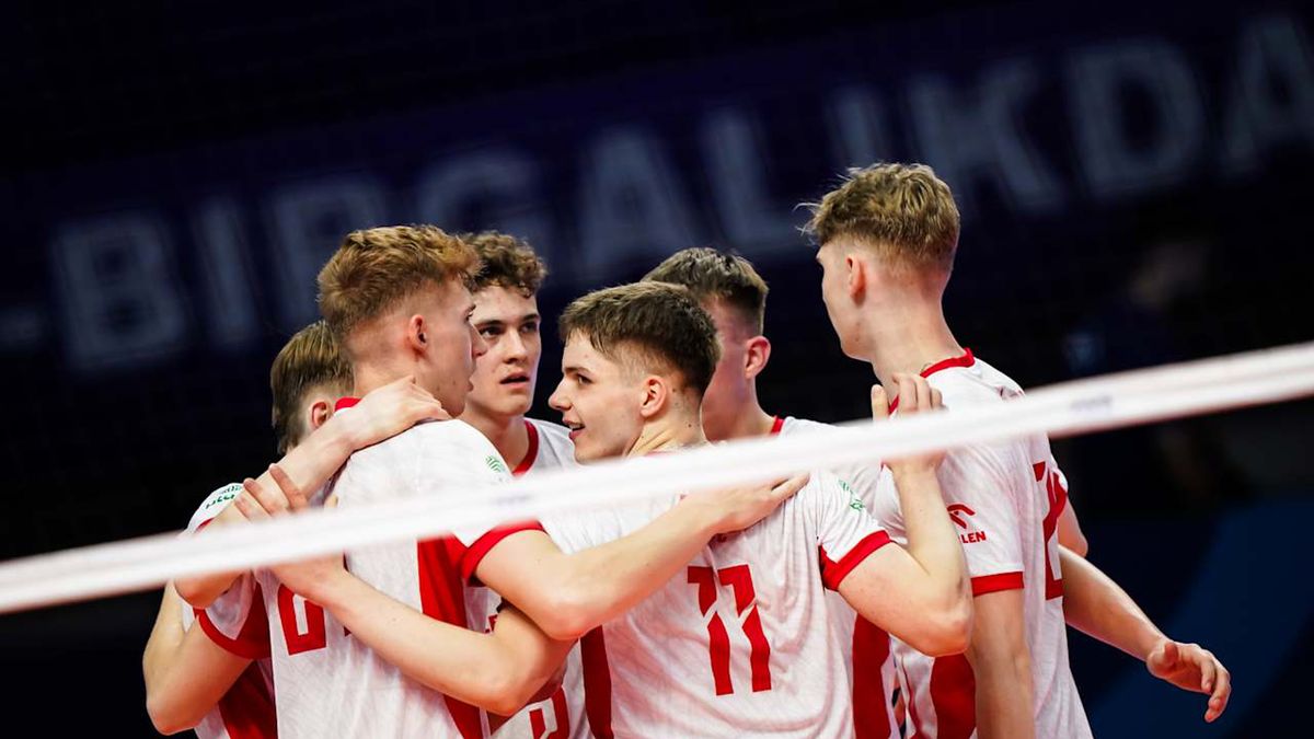 Materiały prasowe / VolleyballWorld / Na zdjęciu: siatkarze reprezetancji Polski U-19