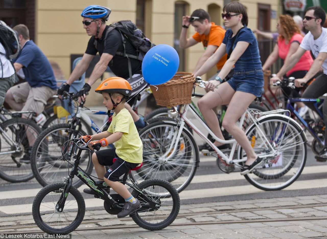 Obowiązek jazdy w kasku na rowerze. Cykliści są przeciwni i... mogą mieć rację