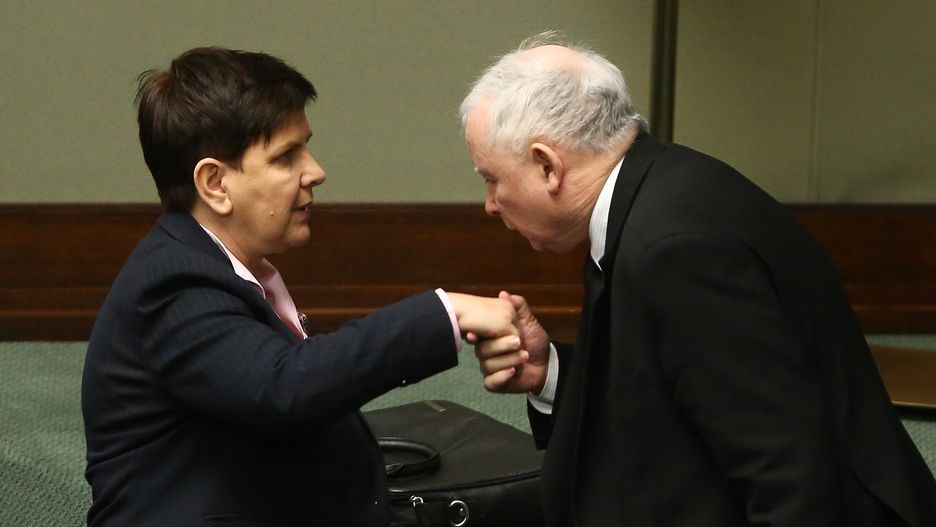 Posiedzenie Sejmu
Warszawa, 21.11.2018. Posiedzenie Sejmu; n/z Beata Szydlo, Jaroslaw Kaczynski.,Image: 428783444, License: Rights-managed, Restrictions: , Model Release: no, Credit line: Michal Dyjuk / Forum
Michal Dyjuk / Forum
politycy, polityk, polityka, posiedzenie, sejm, sejmowe, pocalunek, caluje, gest, w reke, w dlon, dlonie, dlon, reka, rece, category_code_pol