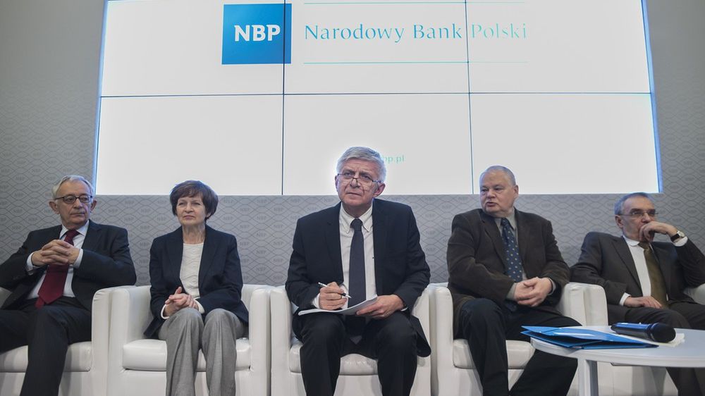 Od lewej: Jerzy Osiatynski, Anna Zielinska-Glebocka, Marek Belka (prezes NBP), Adam Glapinski, Andrzej Kazmierczak