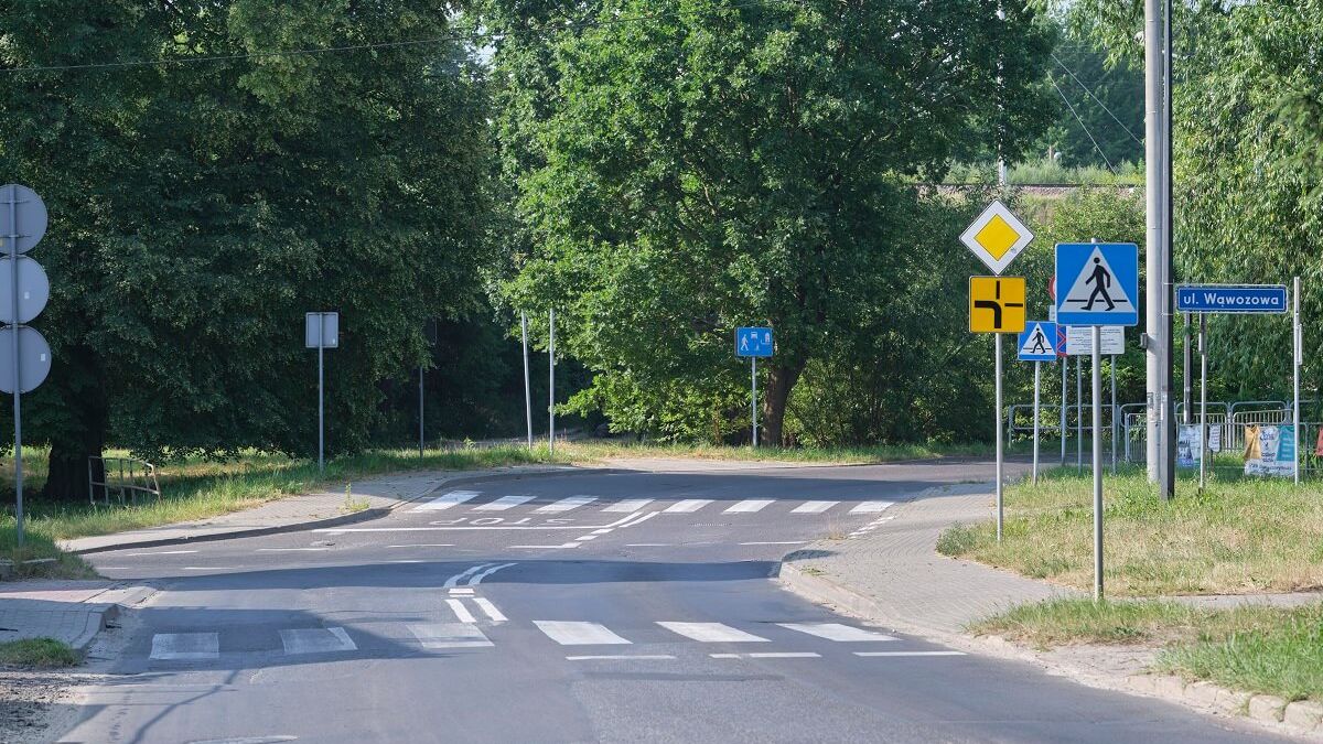 Zmiana pierwszeństwa na skrzyżowaniu ulic Nadbystrzyckiej i Wyżynnej