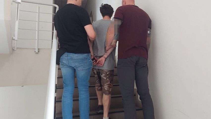 Zatrzymanie 27-latka podejrzanego o przywiązanie psa do drzewa