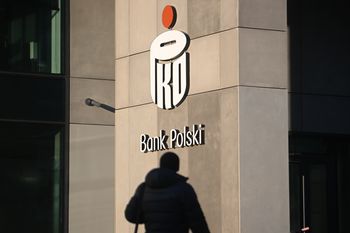 Kasjerka z banku oskarżona. Miała przywłaszczyć pieniądze klientów