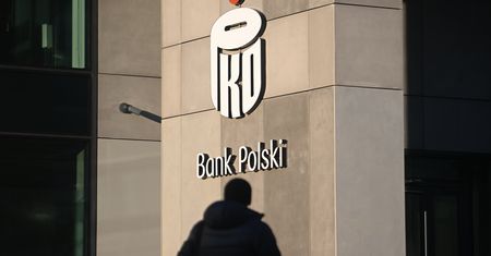 Kasjerka z banku oskarżona. Miała przywłaszczyć pieniądze klientów