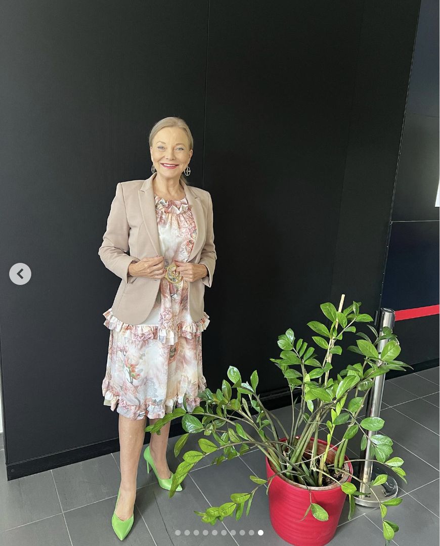 Laura Łącz w modnych limonkowych szpilkach