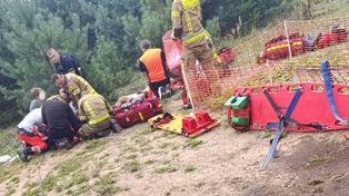 Ćwiklinek: Dwie osoby ranne po wybuchu podczas rozpalania ogniska. Kobieta i mężczyzna trafili do szpitala