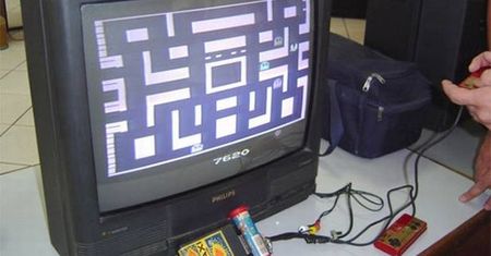 Najmniejszy klon Atari 2600 na świecie [wideo]